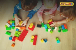 مدونة AlifBee للأطفال 2 كيفية-تطوير-التفكير-النقدي-للأطفال-من-سن-مبكرة